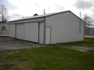 807 Adams Dr, Eldorado, IL 62930