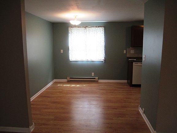 4th image of 1222 N Maple St