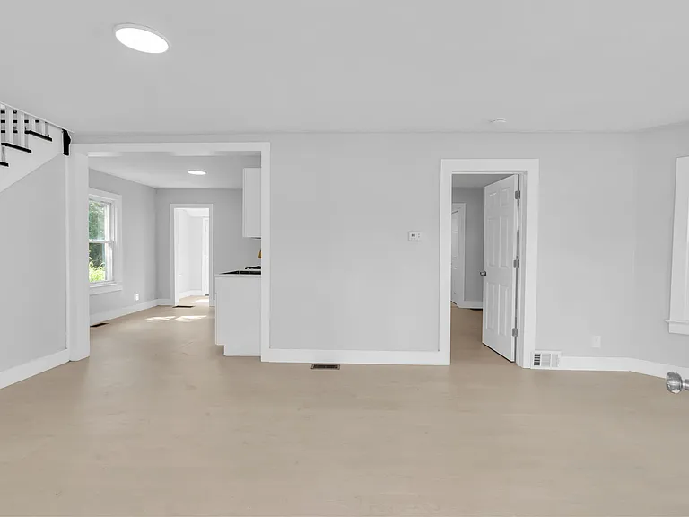 939 E County Line Rd — Photo 15