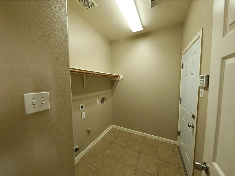 2311 Diamond Springs Dr — Photo 19