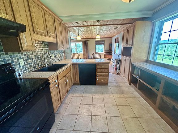 5th image of 26 Mountain View Dr