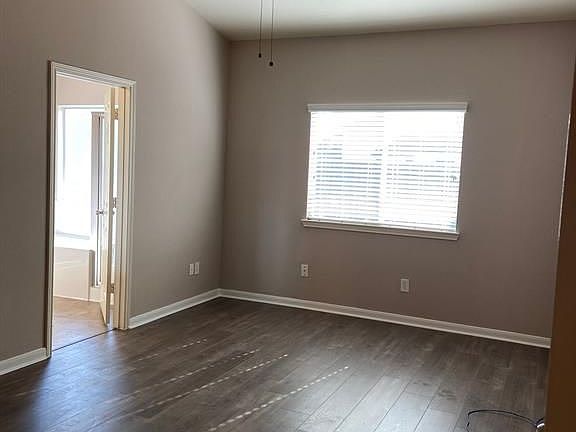 4th image of 2214 Castle Gardens Ln