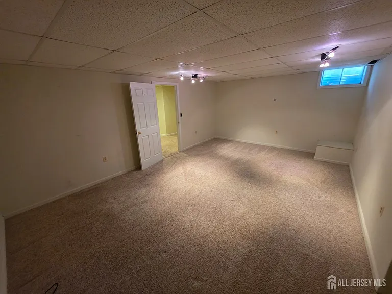 1301 Dahlia Cir — Photo 25