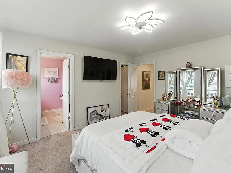 406 Honeyberry Ln — Photo 18