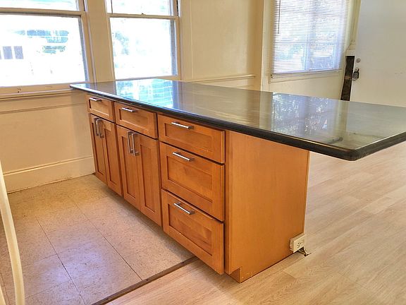4th image of 1427 Whitney St #2B-1BA-550SQFT