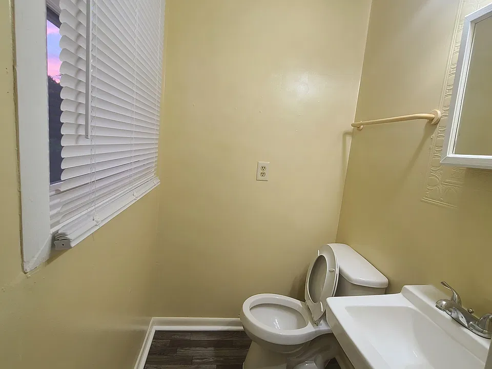 245 Malden Ln