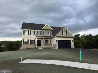 1669 Greenside Ct, Chambersburg, PA 17202