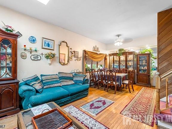 3rd image of 34 Glenwood Ter