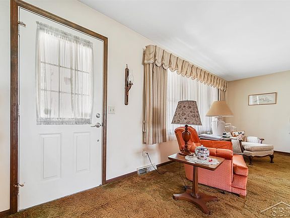 5th image of 868 Zehnder Dr
