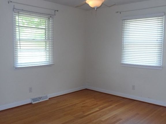 3rd image of 4705 Stafford Dr