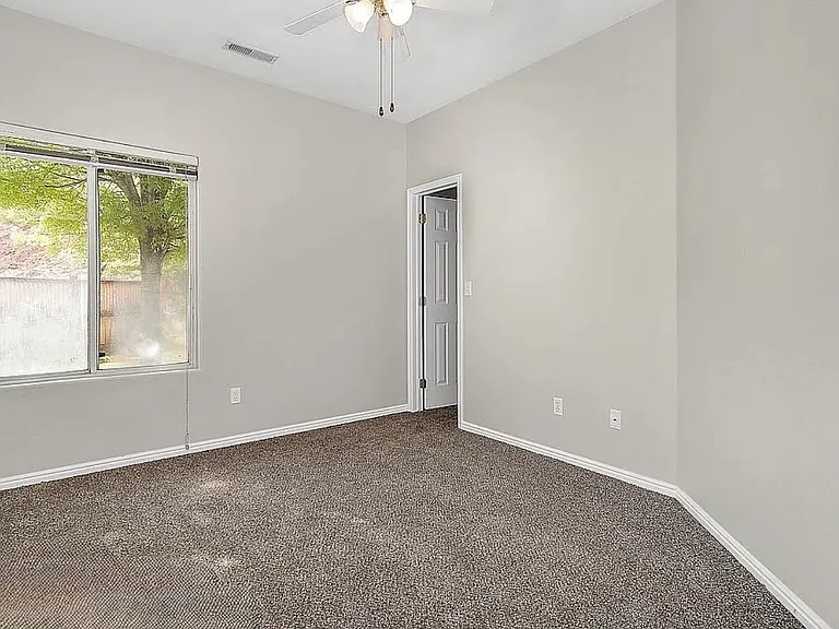 686 N 950 W — Photo 12