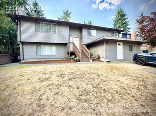 1213 NE 102nd St #4, Seattle, WA 98125
