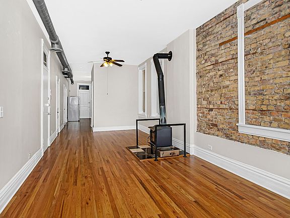 2nd image of 821 N Damen Ave APT 2F