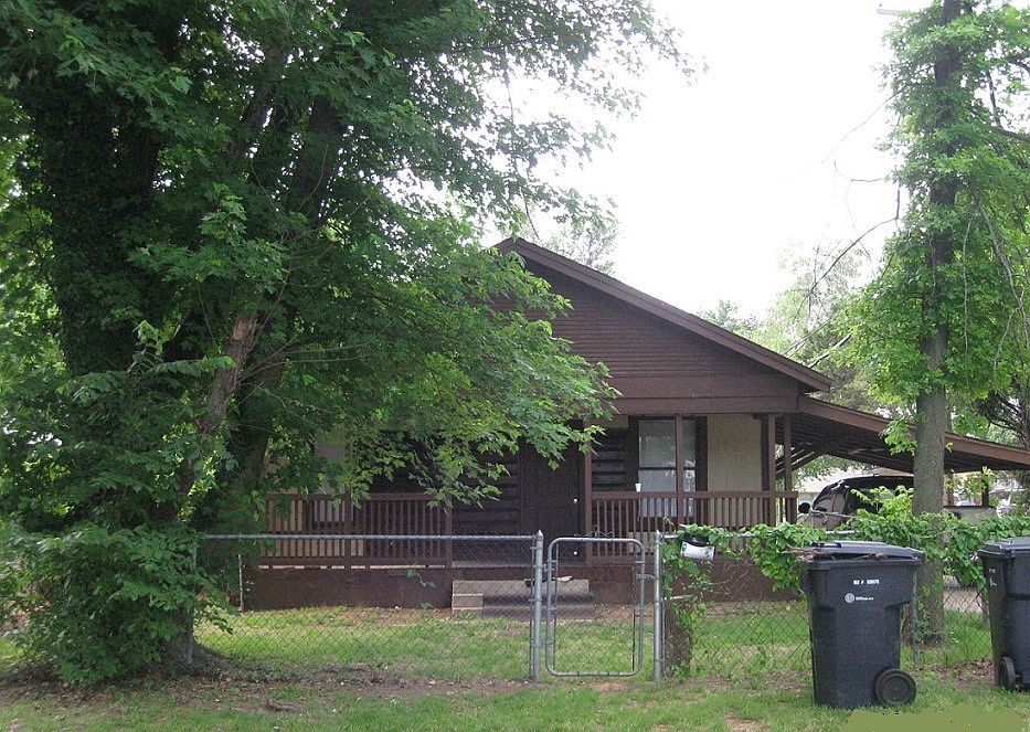 1st image of 212 SE 40th St
