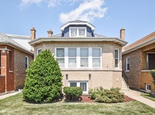 5830 W Roscoe St, Chicago, IL 60634