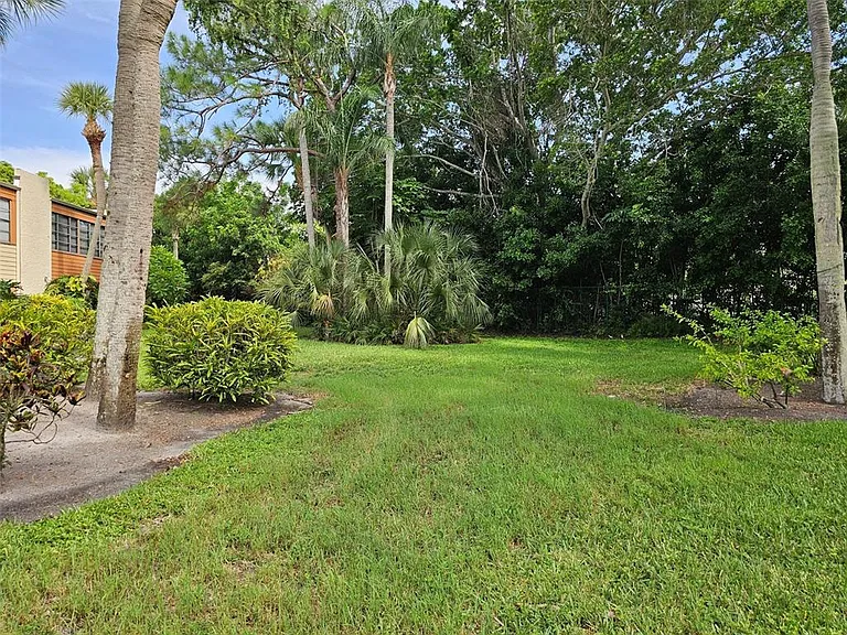 153 Wild Palm Dr #1610 — Photo 32