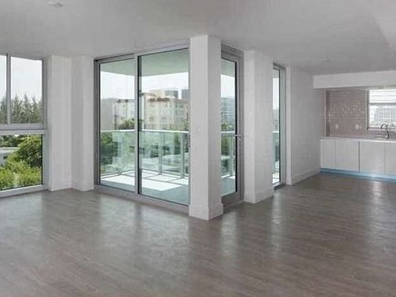5th image of 1025 92nd St #007