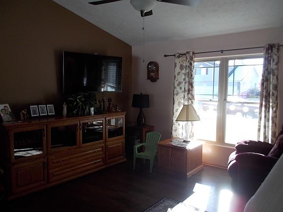 2nd image of 1736 Belford St