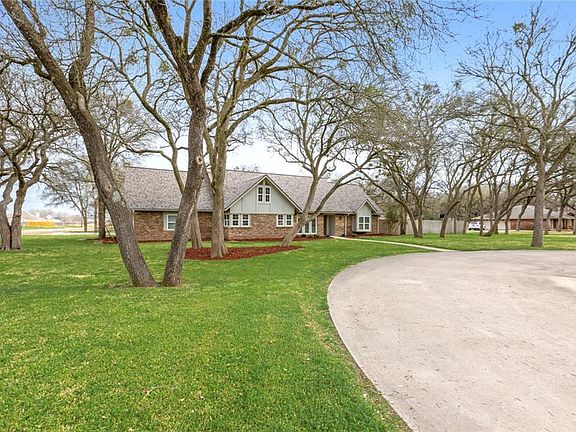 3rd image of 295 Penny Ln