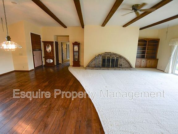 4th image of 5875 N Greentree Dr