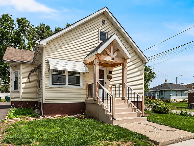 411 Wallace St — Photo 1