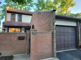 25009 Chambley Dr, Southfield, MI