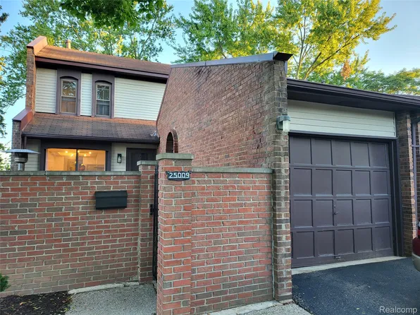 25009 Chambley Dr, Southfield, MI 48034