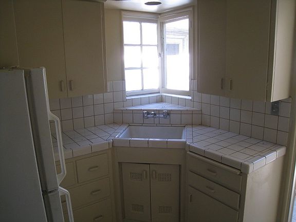 4th image of 2949 Pacific Ave
