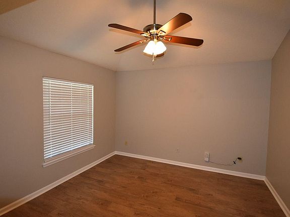 3rd image of 1008 Andrea Way #3