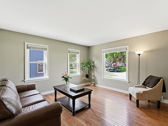 5th image of 1016 7th Ave NW
