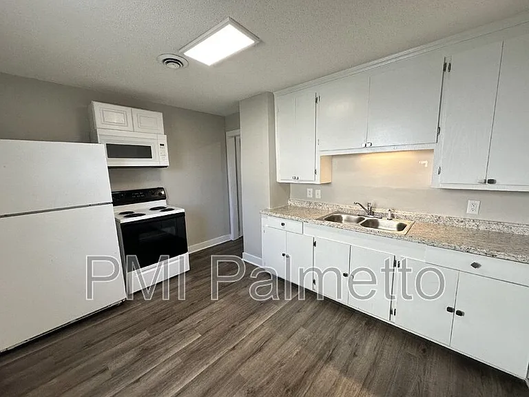 530 Jasper St — Photo 6