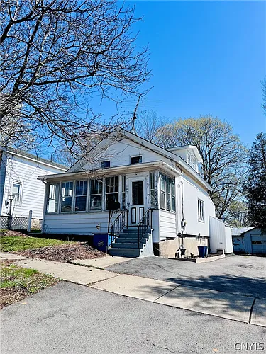 140 E Oneida St Photo 1