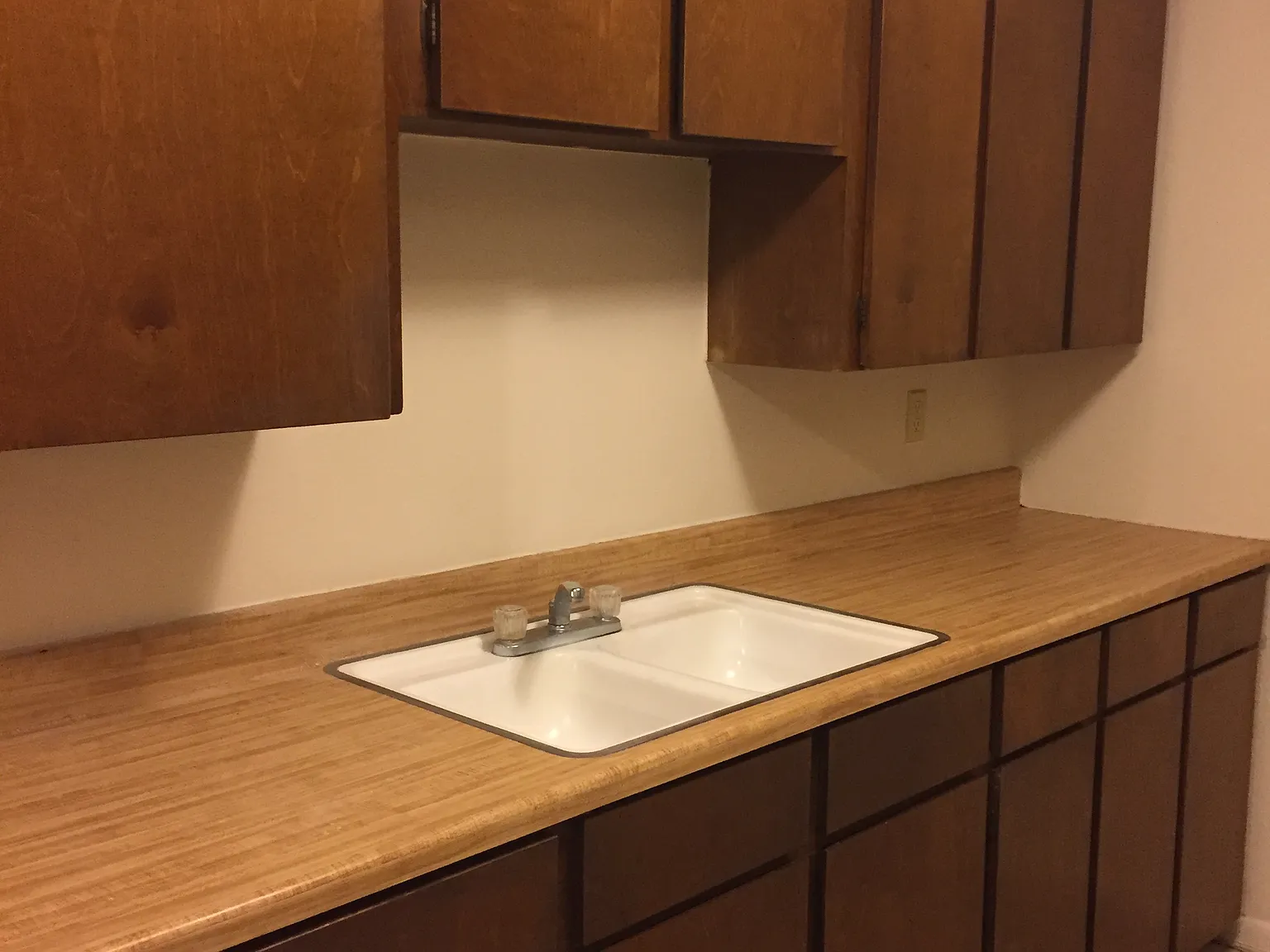 3 bed, 960 sqft, $1,000 — Photo 2