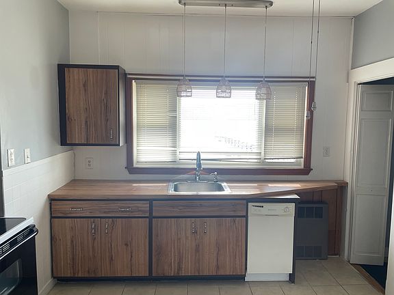 4th image of 2396 Riverside Ave #2