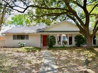 5819 Queensloch Dr, Houston, TX 77096