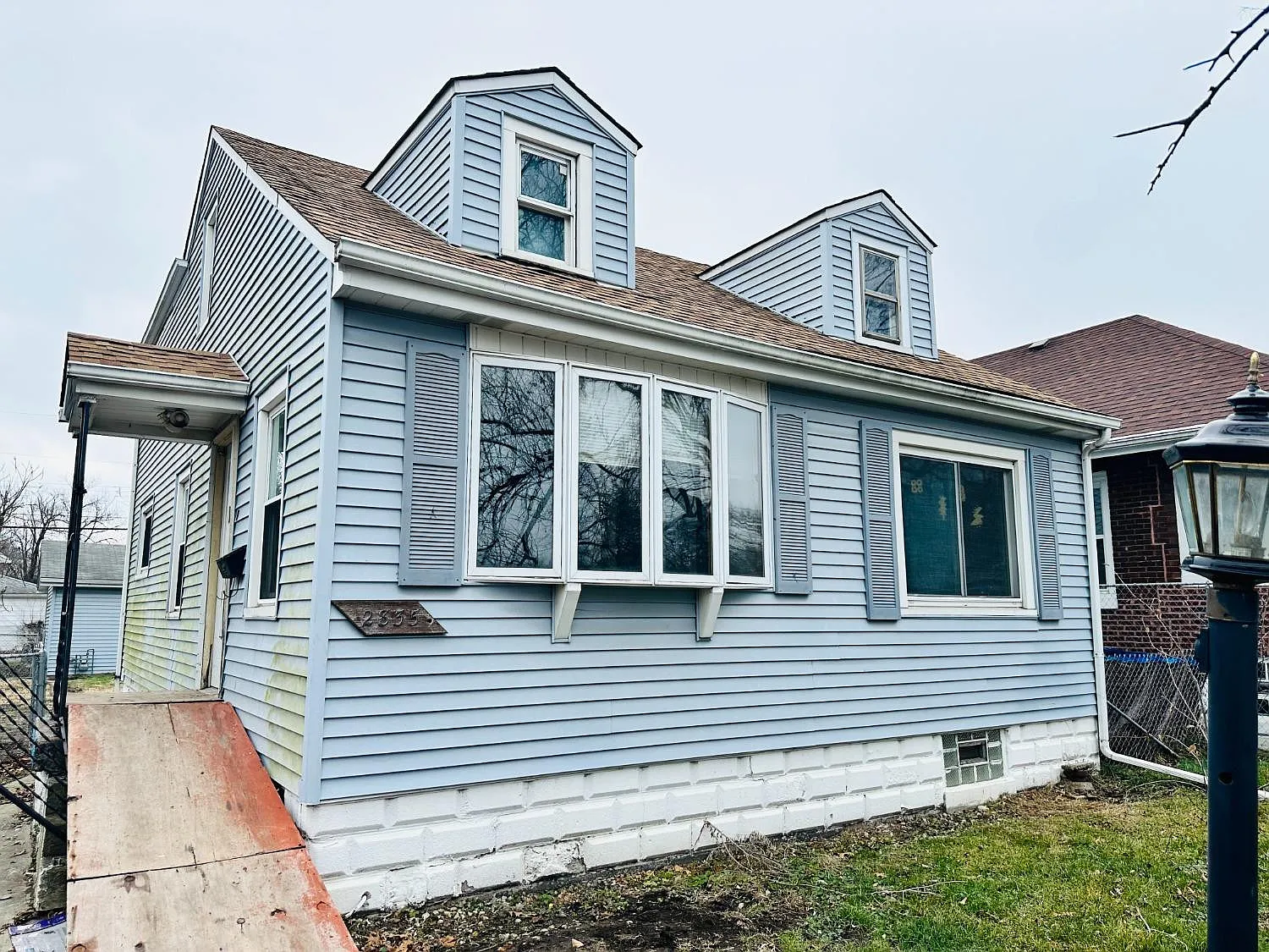 2835 Decatur St photo 1