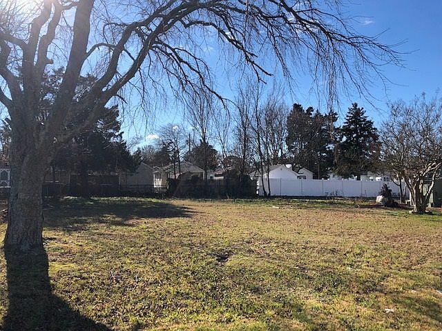 1st image of 92B Pinetree Dr