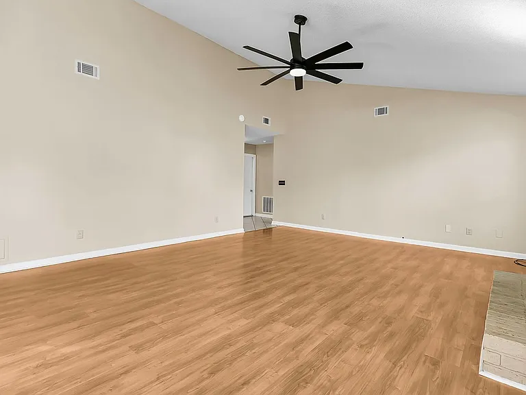 111 Hopper Dr — Photo 12