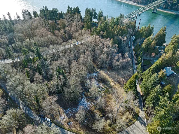16327 Reitan Road NE, Bainbridge Island, WA 98110