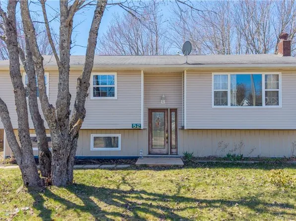52 Deepwood St, Moncton, NB E1A 4Z3