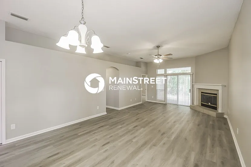 10813 Campus Heights Ln — Photo 2