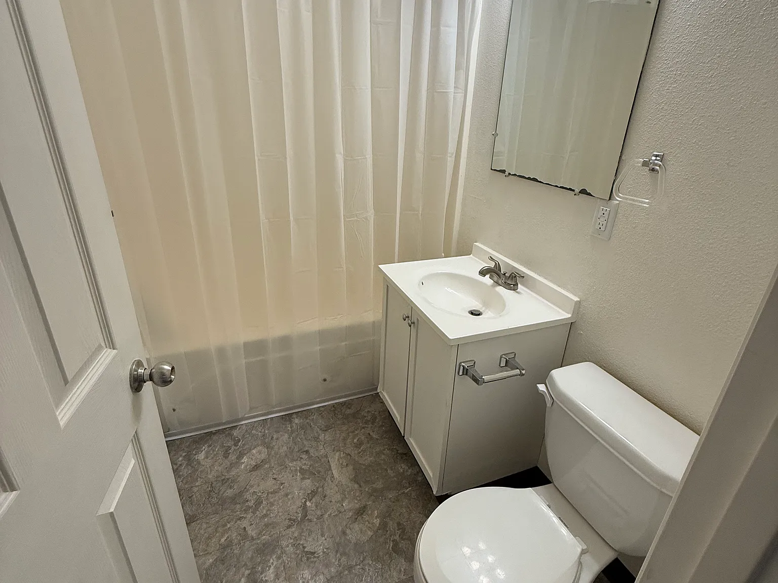 2 bed, 928 sqft, $1,200 — Photo 2