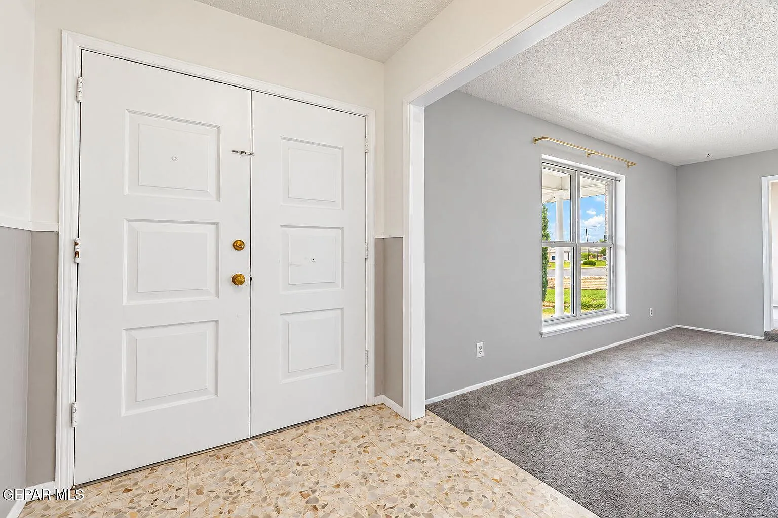 4 bed, 2.0 bath, 2310 sqft, $2,300 — Photo 4
