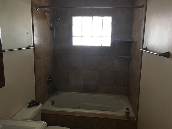 3rd image of 1609 Columbia Dr SE