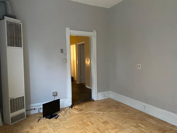 2nd image of 1338 N Maplewood Ave #1R