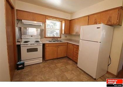 3rd image of 579 Farwell Ave