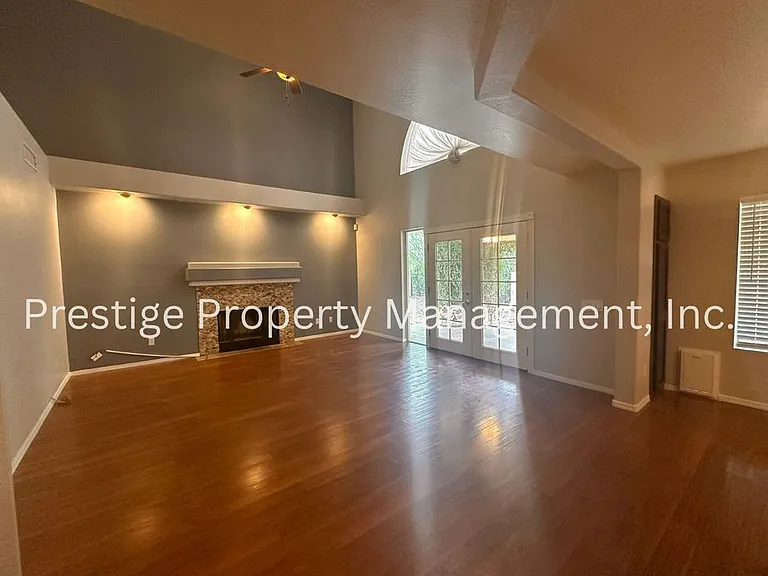 1390 W Copper Creek Pl — Photo 2