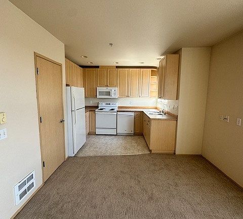 3rd image of 1409 Queen Anne Ave N #503