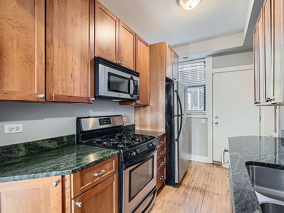 4th image of 2454 N Washtenaw Ave #2