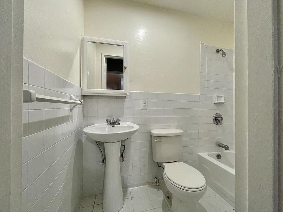 2nd image of 924 21st St #6AB